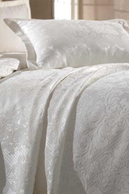 Dantela Sımay Şönilli Jakarlı Yatak Örtüsü Krem - Çeyiz Diyarı