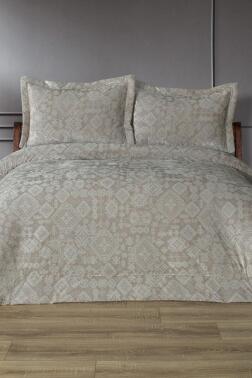 Emila Elyaf Dolgulu Çift Kişilik 250x255 Cm Yatak Örtüsü Krem - Çeyiz Diyarı