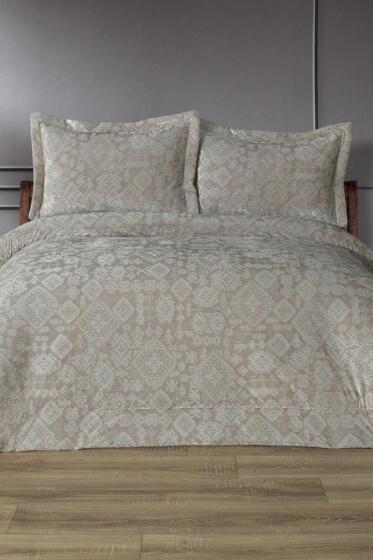 Emila Elyaf Dolgulu Çift Kişilik 250x255 Cm Yatak Örtüsü Krem - Çeyiz Diyarı