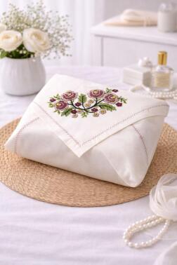 Kanaviçe İşlemeli Gardenya 90x90 cm Tek Bohça Kahverengi - Çeyiz Diyarı