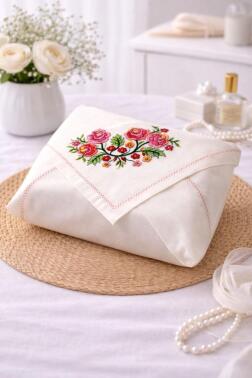 Kanaviçe İşlemeli Gardenya 90x90 cm Tek Bohça Kırmızı - Çeyiz Diyarı