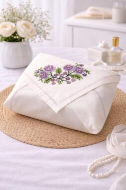 Kanaviçe İşlemeli Gardenya 90x90 cm Tek Bohça Lila - Çeyiz Diyarı