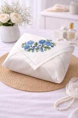 Kanaviçe İşlemeli Gardenya 90x90 cm Tek Bohça Mavi - Çeyiz Diyarı